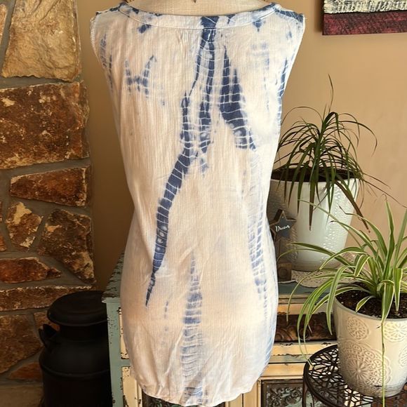 Sonoma Women’s Tie Dye Sleeveless V-neck Size XL Blue and White - Picture 7 of 13